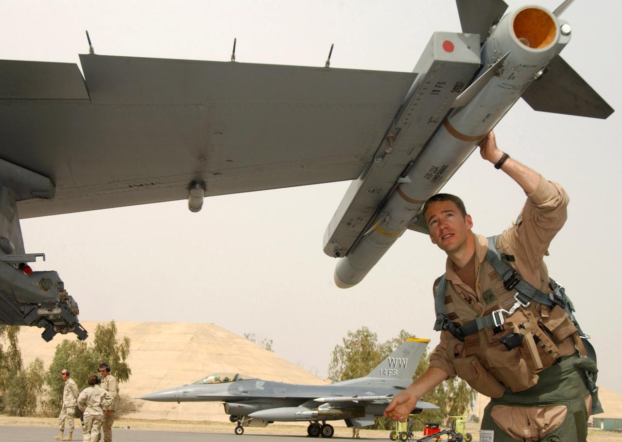 Iraq hoi han khi mua nhung chiec F-16IQ “thieu nang” tu My-Hinh-8