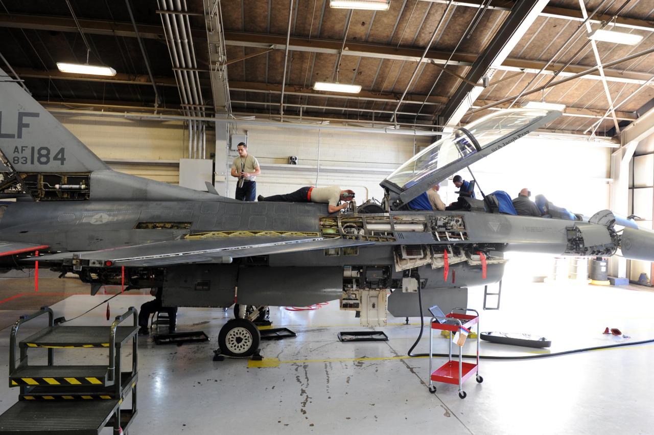 Iraq hoi han khi mua nhung chiec F-16IQ “thieu nang” tu My-Hinh-13